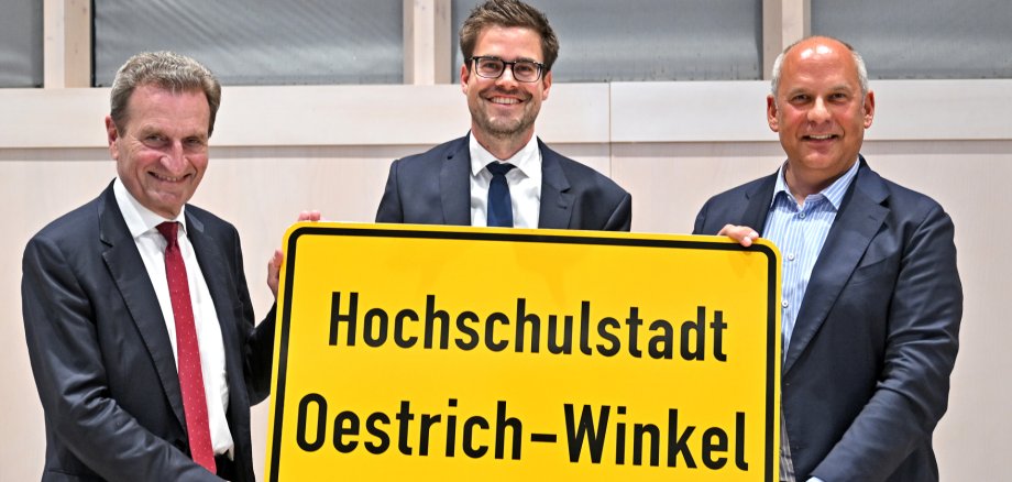 Desk-Net_2033212359-2560629632