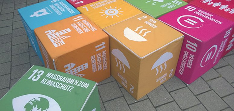 EG_Tag-der-offenen-Tür-BMZ-Berlin-17-Ziele-Würfel_2017082602