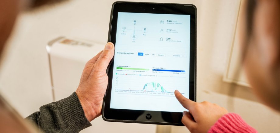 Fink&Fuchs - Kunde: LEA Hessen - Erweiterung Solarkampagne (Shooting Eigenheim) 25.10.2023  - ©markusfeger.de/Fink&Fuchs